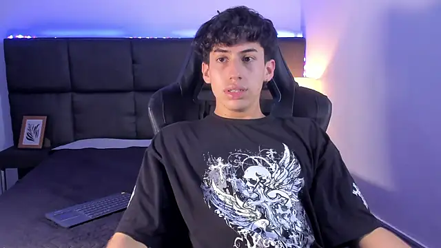 Snapshot of Aaron_Spencer13 chatting on October 1, 6:34 pm Aaron Spencer13 online show from October 1, 6:34 pm