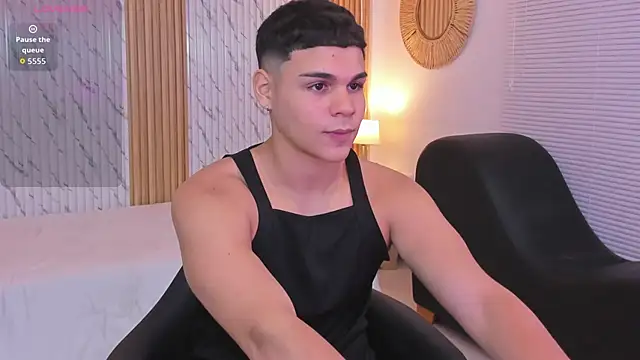 Snapshot of james_jonnes chatting on October 17, 8:24 pm james jonnes online show from October 17, 8:24 pm