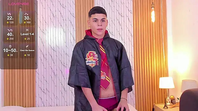 Snapshot of james_jonnes chatting on October 31, 8:23 pm james jonnes online show from October 31, 8:23 pm