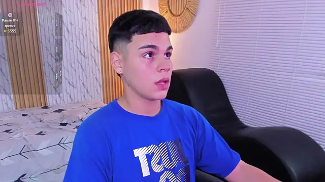 Snapshot of james_jonnes chatting on October 19, 8:34 pm james jonnes online show from October 19, 8:34 pm