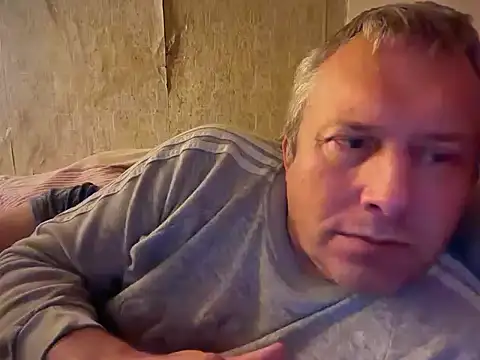 Snapshot of evulis1 chatting on October 13, 7:53 pm evulis1 online show from October 13, 7:53 pm