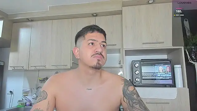 Arnolwilliams online show from October 31, 5:42 am