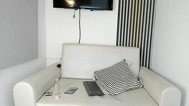 Snapshot of toji_luxxer chatting on October 20, 4:16 am toji luxxer online show from October 20, 4:16 am