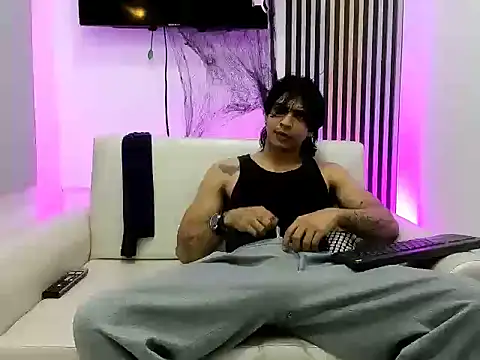 Snapshot of toji_luxxer chatting on October 28, 9:17 pm toji luxxer online show from October 28, 9:17 pm