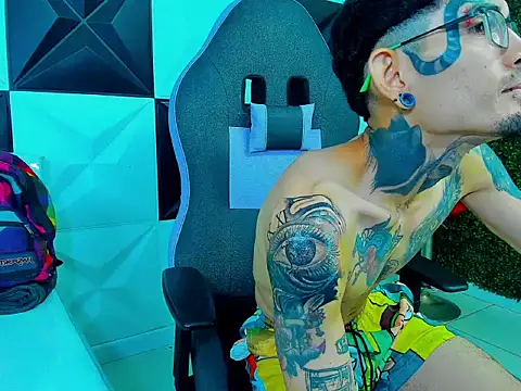 boy tatto777 online show from May 27, 1:30 pm