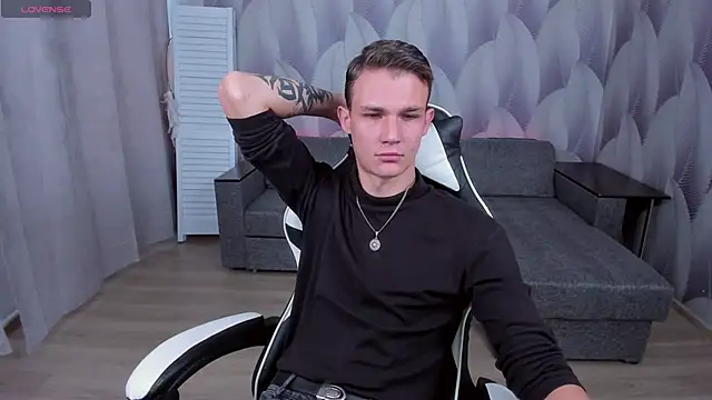 Snapshot of AdamGold01 chatting on October 1, 1:26 pm AdamGold01 online show from October 1, 1:26 pm
