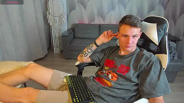 AdamGold01 online show from October 22, 7:49 pm