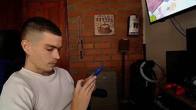 Travis R online show from September 23, 1:32 pm