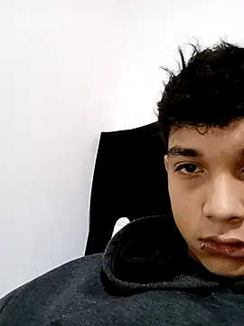 Snapshot of LeySmithVC chatting on October 18, 6:18 am LeySmithVC online show from October 18, 6:18 am