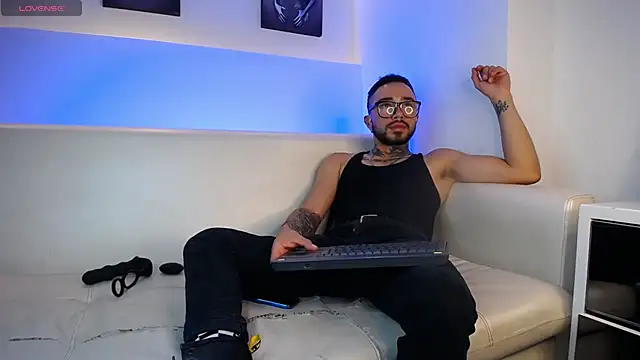 KevinWolf online show from September 18, 4:47 am