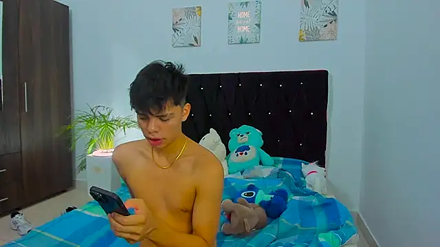 Snapshot of Zacktorres_ chatting on September 30, 11:08 pm Zacktorres online show from September 30, 11:08 pm