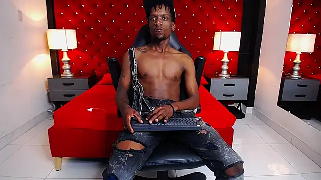 Snapshot of SkylerBigxxx chatting on October 15, 4:09 am SkylerBigxxx online show from October 15, 4:09 am