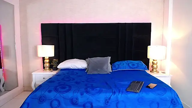SkylerBigxxx online show from May 17, 3:58 am