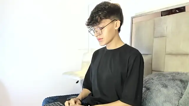 bellmontneon online show from October 13, 11:38 am