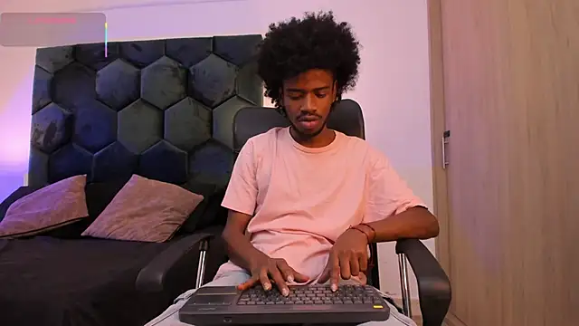 AllexJacob online show from April 24, 1:13 pm