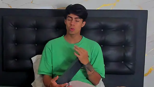 Snapshot of cody_pipper_ chatting on October 9, 1:27 pm cody pipper online show from October 9, 1:27 pm