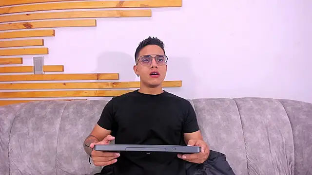 Snapshot of axel_vega chatting on October 10, 1:16 pm axel vega online show from October 10, 1:16 pm