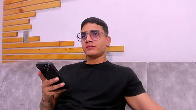 Snapshot of axel_vega chatting on October 3, 7:19 pm axel vega online show from October 3, 7:19 pm