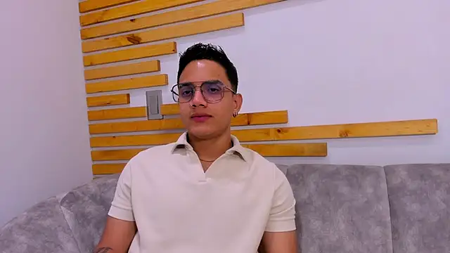 Snapshot of axel_vega chatting on October 6, 1:16 pm axel vega online show from October 6, 1:16 pm