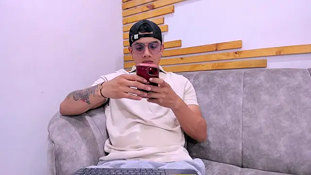 Snapshot of axel_vega chatting on September 23, 7:24 pm axel vega online show from September 23, 7:24 pm