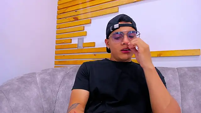 Snapshot of axel_vega chatting on September 24, 7:34 pm axel vega online show from September 24, 7:34 pm