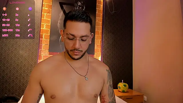 Snapshot of DomnGrey chatting on October 4, 4:06 am DomnGrey online show from October 4, 4:06 am
