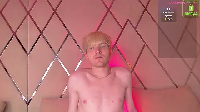 MikkiJohnsonn online show from September 19, 4:35 am