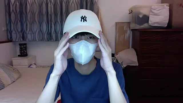 Snapshot of kai101010 chatting on September 23, 5:01 pm kai101010 online show from September 23, 5:01 pm
