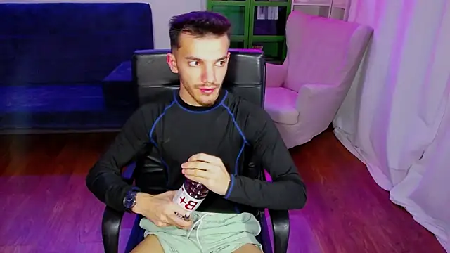 DominicValente online show from October 22, 5:05 pm