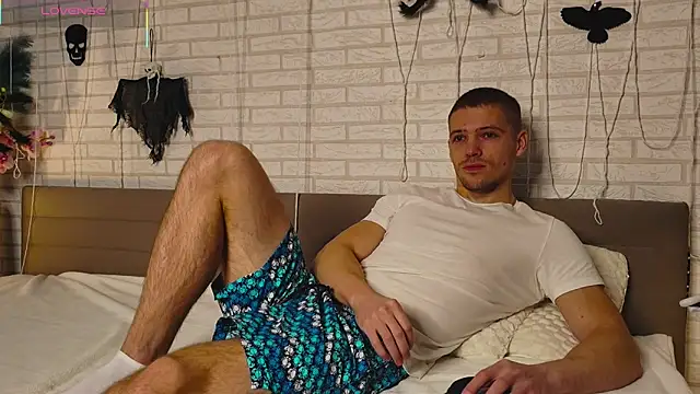 Snapshot of GarettVoss chatting on October 29, 6:27 am GarettVoss online show from October 29, 6:27 am