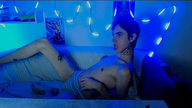 Snapshot of AlexNaughty14 chatting on October 6, 3:17 pm AlexNaughty14 online show from October 6, 3:17 pm