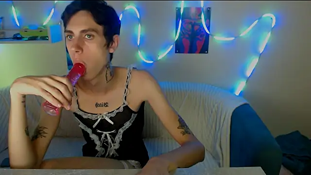 Snapshot of AlexNaughty14 chatting on October 1, 9:57 am AlexNaughty14 online show from October 1, 9:57 am