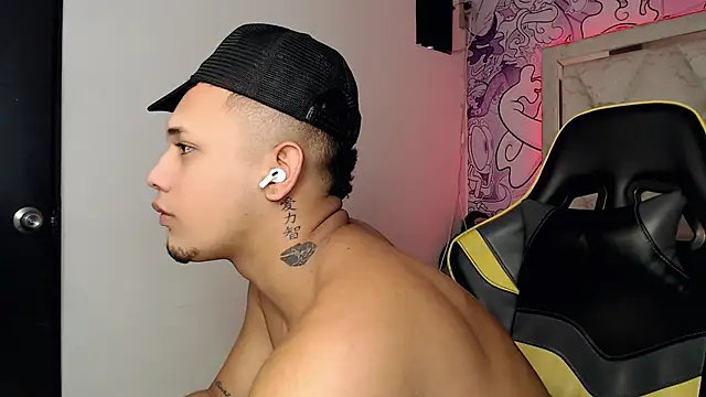 Skylerr  online show from September 18, 6:54 pm