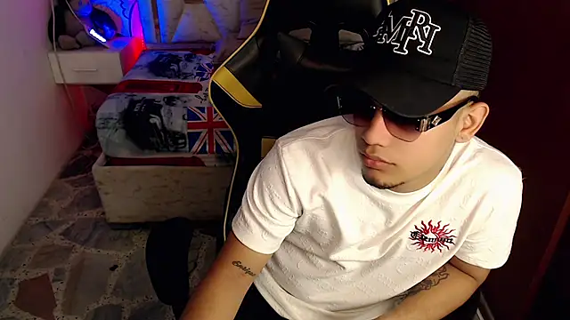 Skylerr  online show from September 22, 9:14 pm
