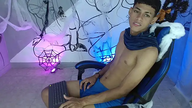 Snapshot of deivid_bigcock1 chatting on October 23, 12:25 am deivid bigcock1 online show from October 23, 12:25 am