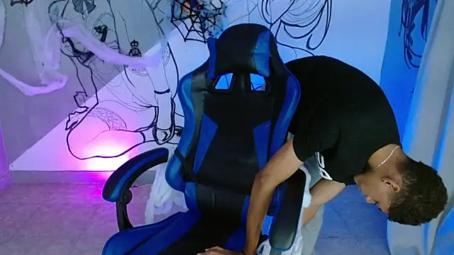 Snapshot of deivid_bigcock1 chatting on October 24, 12:35 am deivid bigcock1 online show from October 24, 12:35 am