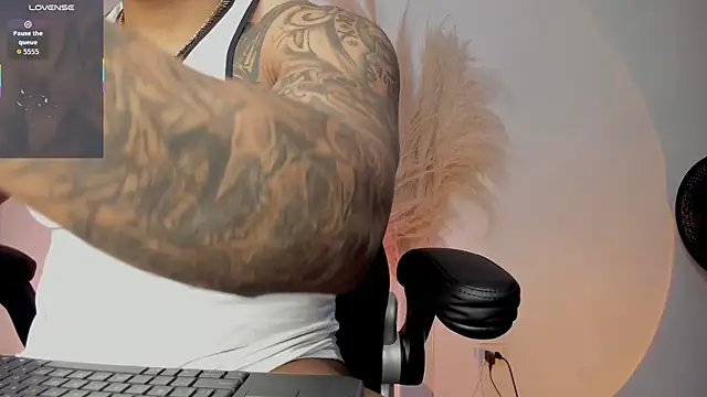 Snapshot of chrizmacgregor chatting on October 7, 11:31 pm chrizmacgregor online show from October 7, 11:31 pm