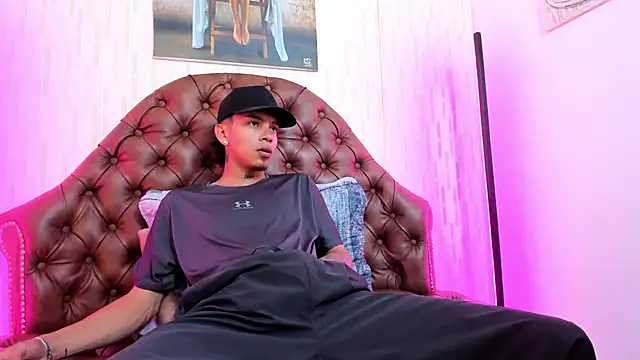 noah blake0 online show from November 3, 7:04 pm