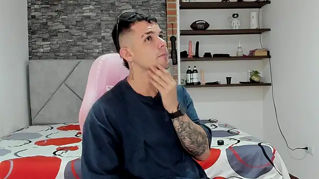 BooyHott  online show from March 4, 7:10 pm