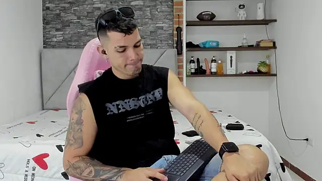 BooyHott  online show from March 5, 7:21 pm