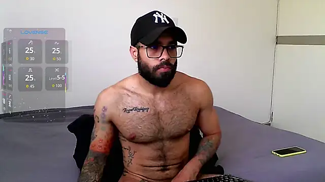 Snapshot of htrebor87 chatting on October 23, 6:00 pm htrebor87 online show from October 23, 6:00 pm