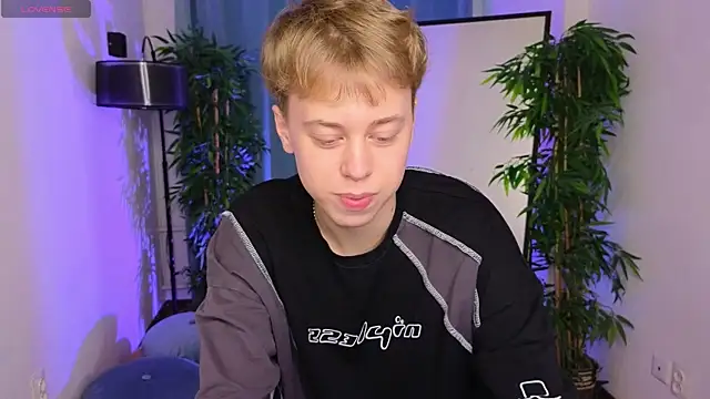 bee boy  online show from September 23, 2:27 pm