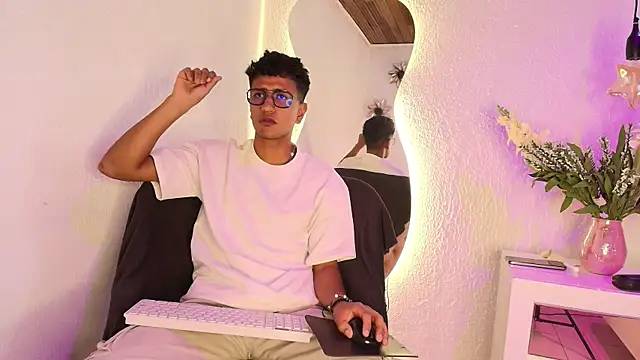 NoahLuxe nom online show from September 23, 3:39 am