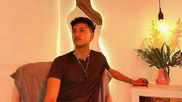 NoahLuxe nom online show from September 20, 4:12 am