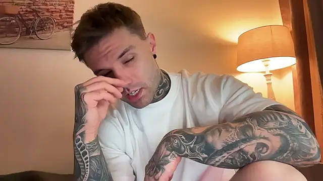 Snapshot of Larsskeet chatting on October 21, 4:32 pm Larsskeet online show from October 21, 4:32 pm