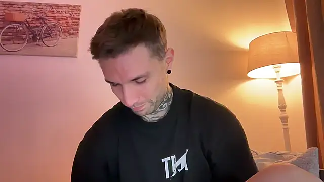 Snapshot of Larsskeet chatting on October 24, 5:47 pm Larsskeet online show from October 24, 5:47 pm