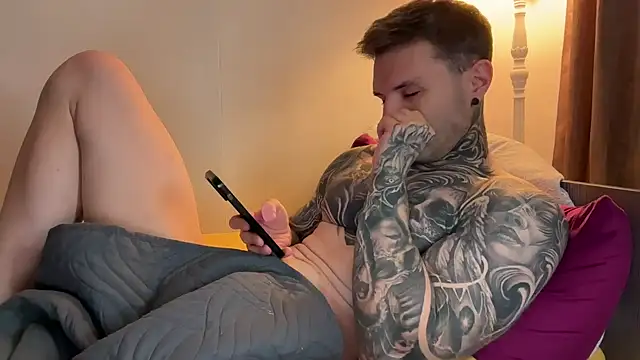 Snapshot of Larsskeet chatting on October 26, 6:10 pm Larsskeet online show from October 26, 6:10 pm