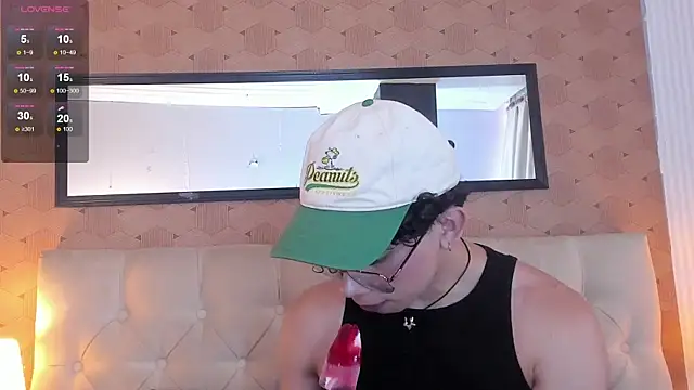 liam twiink online show from April 21, 7:20 pm