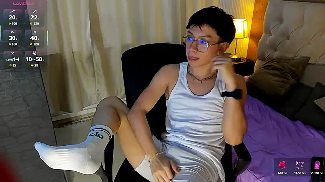 Snapshot of liam_twiink chatting on October 6, 7:18 pm liam twiink online show from October 6, 7:18 pm