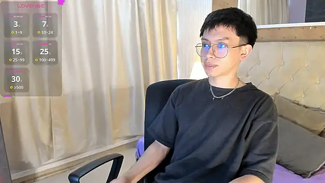 Snapshot of liam_twiink chatting on October 7, 7:51 pm liam twiink online show from October 7, 7:51 pm